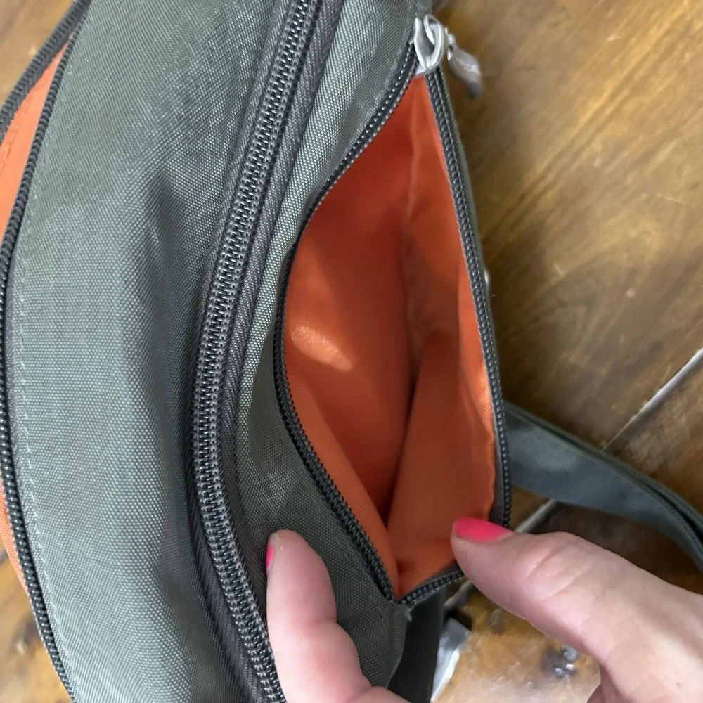 Baggallini Original Everyday Crossbody Purse Travel Bag Olive Green Orange Liner
